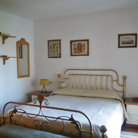 Elena Manerba del Garda